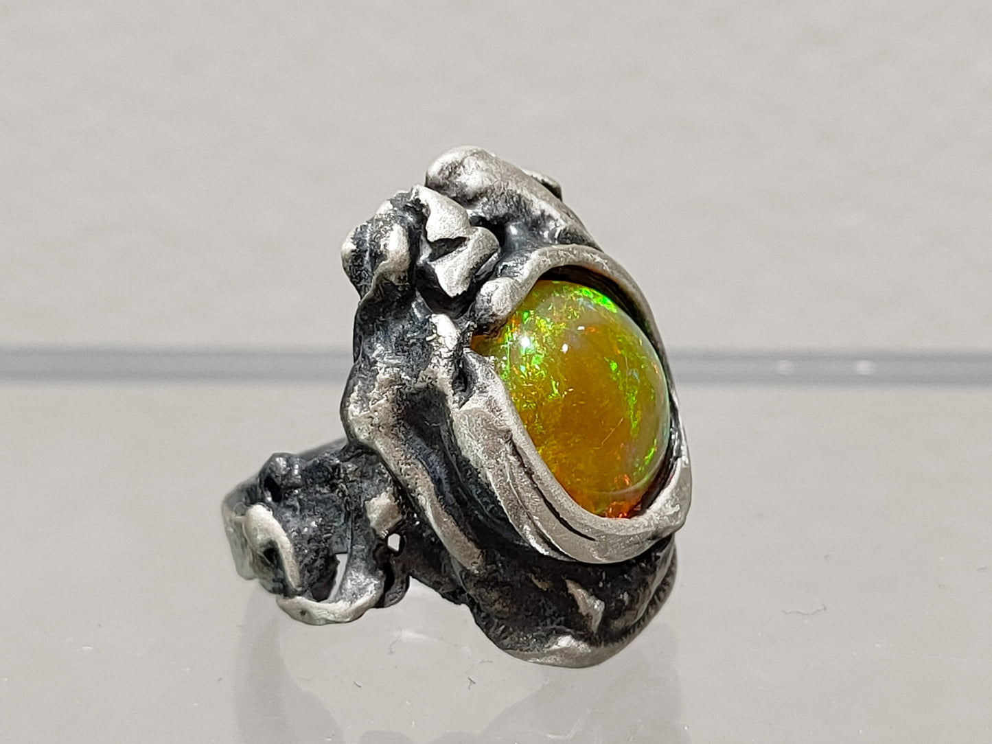 Anillo de Ópalo Único